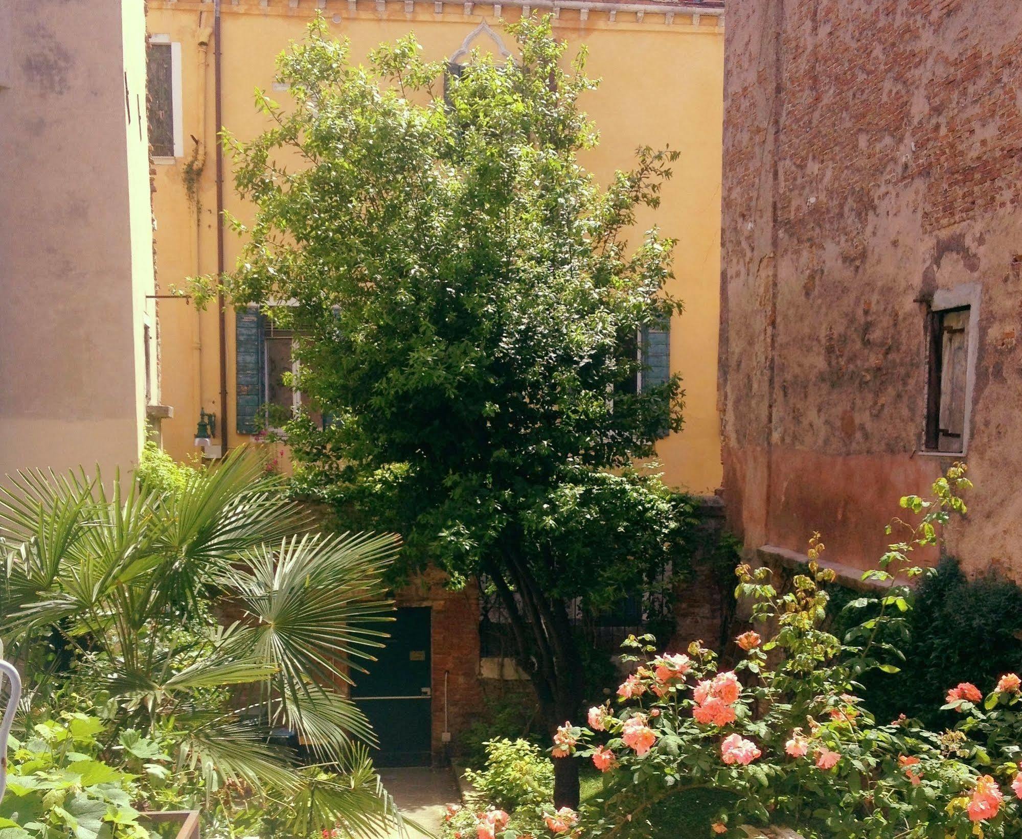 3749 Pontechiodo Bed & Breakfast Veneţia Exterior foto